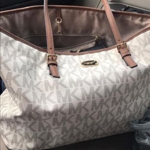 Micheal kors tote
